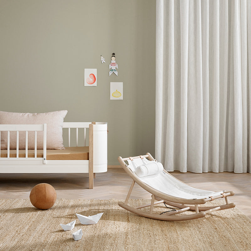 Oliver Furniture, Wood Baby &amp; junior vippestol - Ek/vit