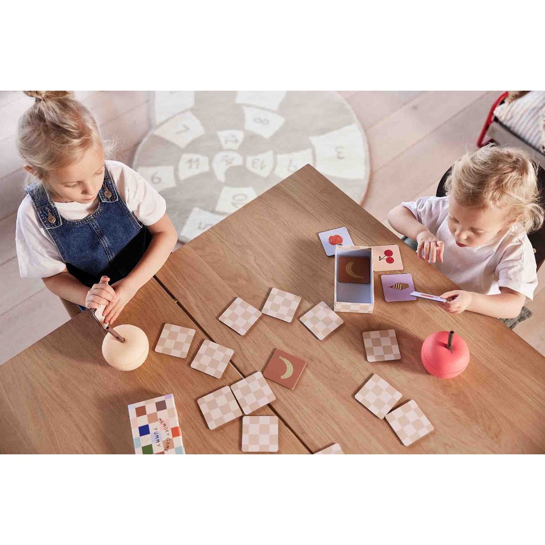 OYOY Äpplemugg med lock och sugrör, Röd