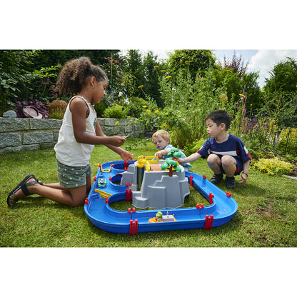 Aquaplay vattenbanetillbehör, 2 containerskepp m/figurer