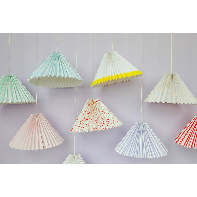 Pink Rose Taklampa med vikt skärm i papper - 32 cm - Beige med rosa prickar