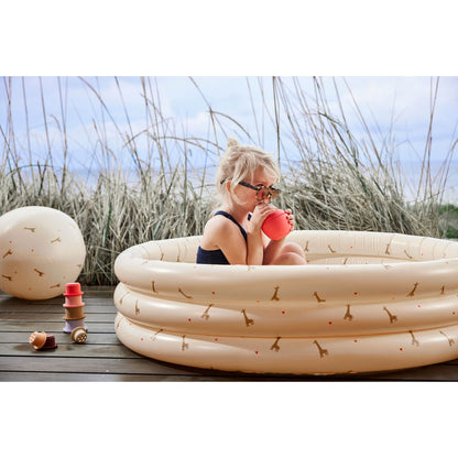 OYOY Äpplemugg med lock och sugrör, Röd