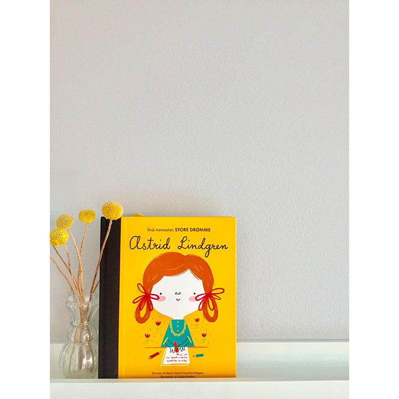 Bogcover med illustration af Astrid Lindgren på gul baggrund