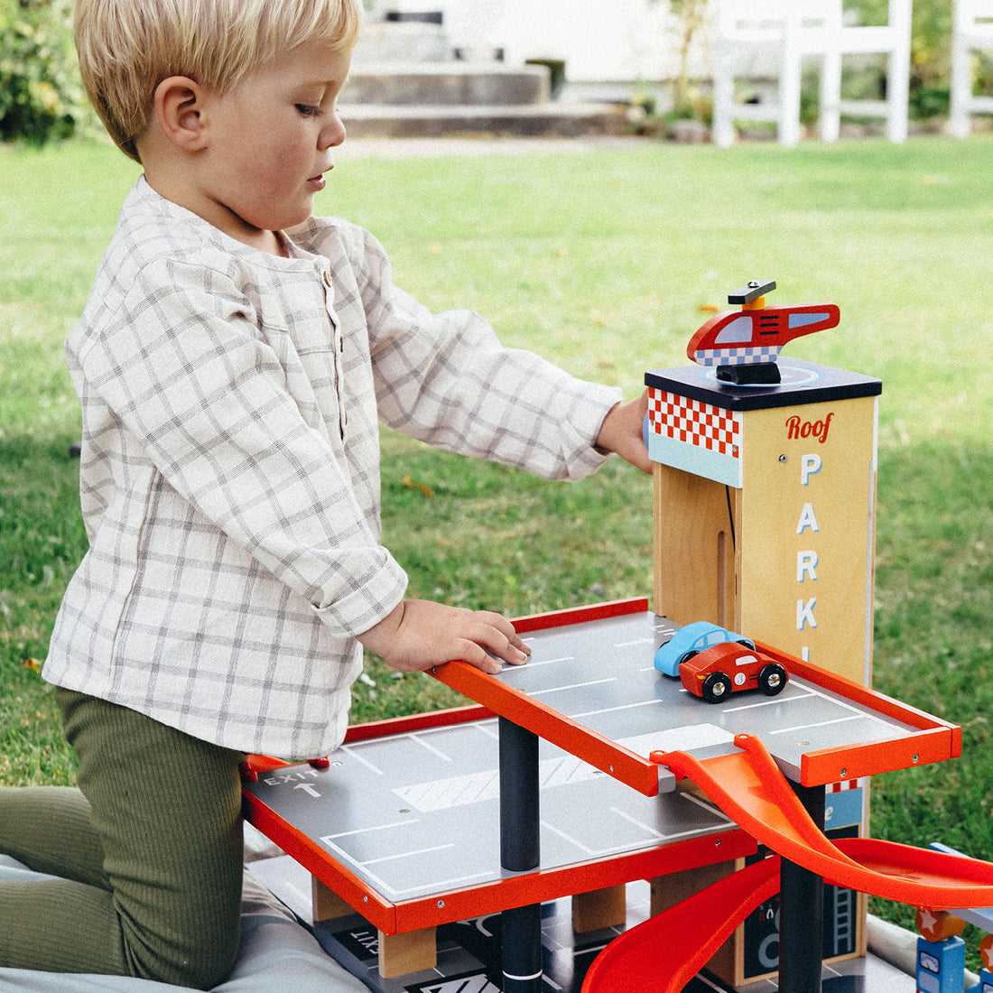 Tender Leaf, 5 arbetsfordon - Parkeringshus