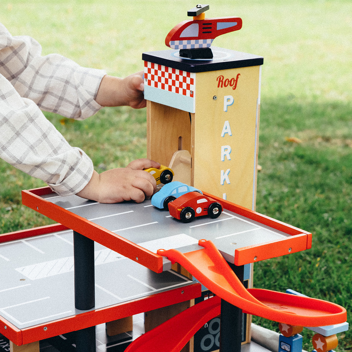 Tender Leaf, 5 arbetsfordon - Parkeringshus