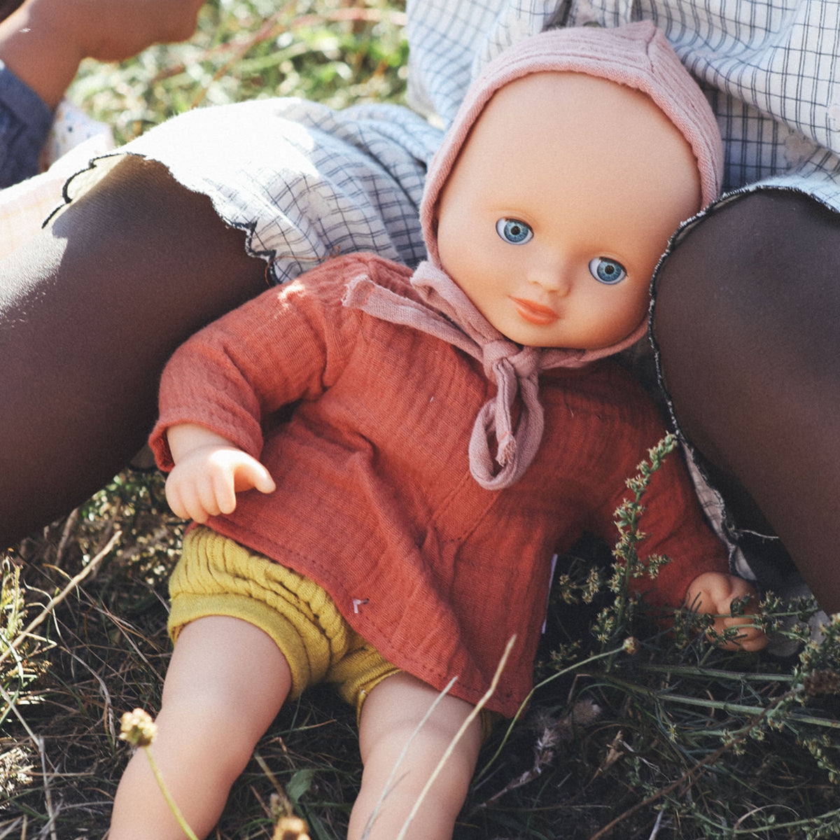 Djeco Pomea Docka, Lilas Rose