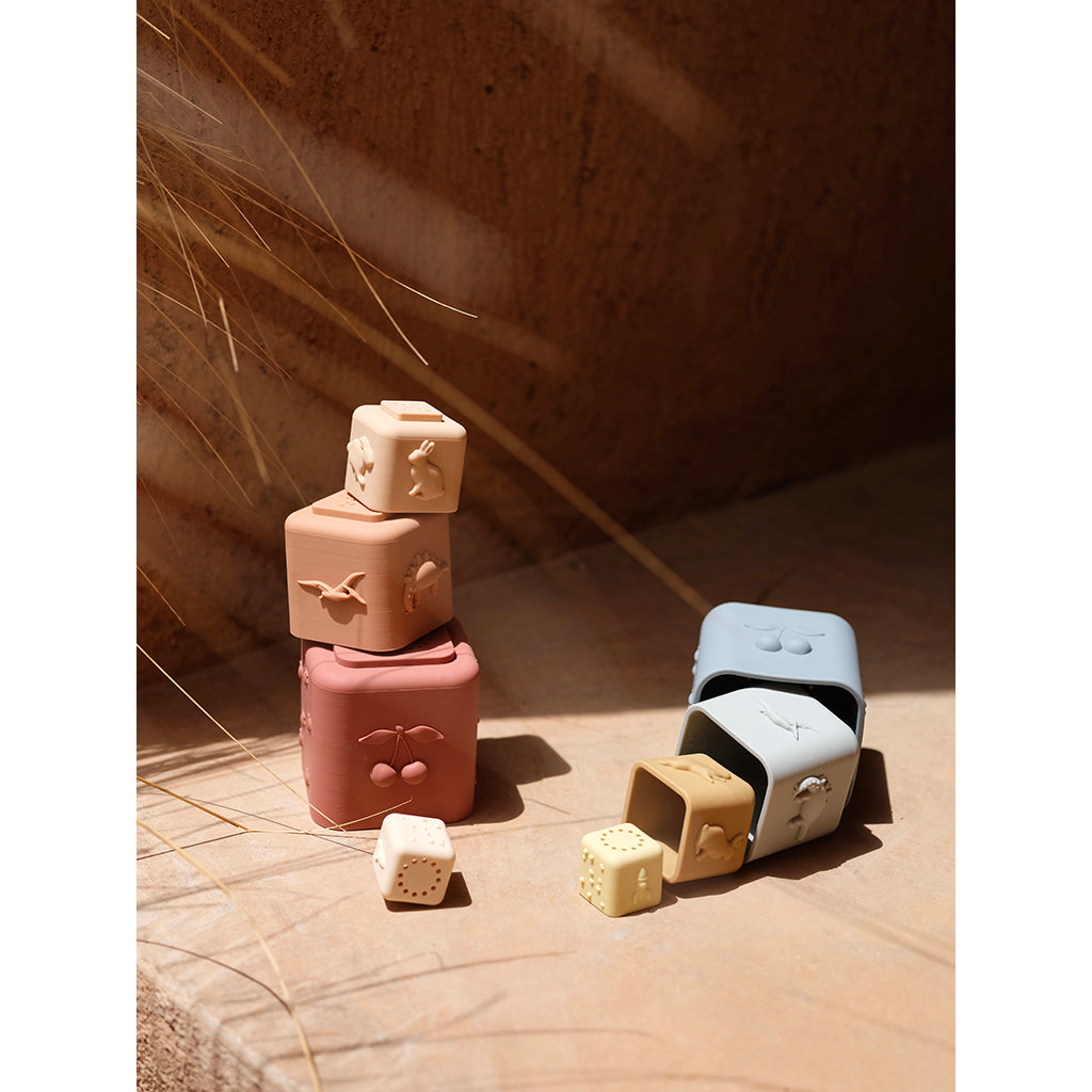 Konges Sløjd Stabeltårn i silikone, Rosesand mix