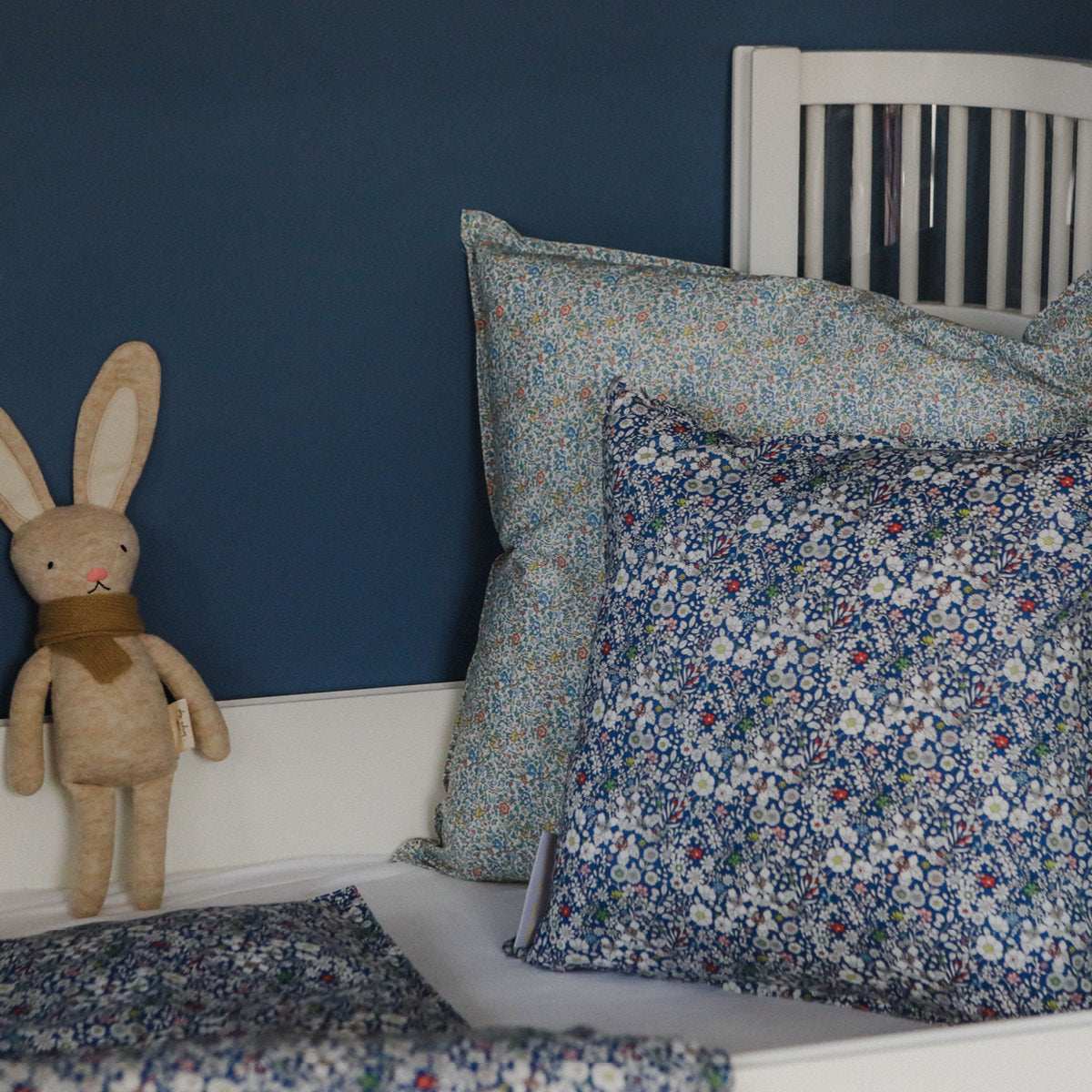 Lirum Larum Leg Mini, Liberty kudde, 50 x 50 cm - Alexander