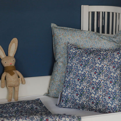 Lirum Larum Leg Mini, Liberty kudde, 50 x 50 cm - Alexander