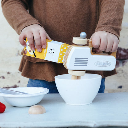 MaMaMeMo leksaksmat i trä, Handmixer - vit