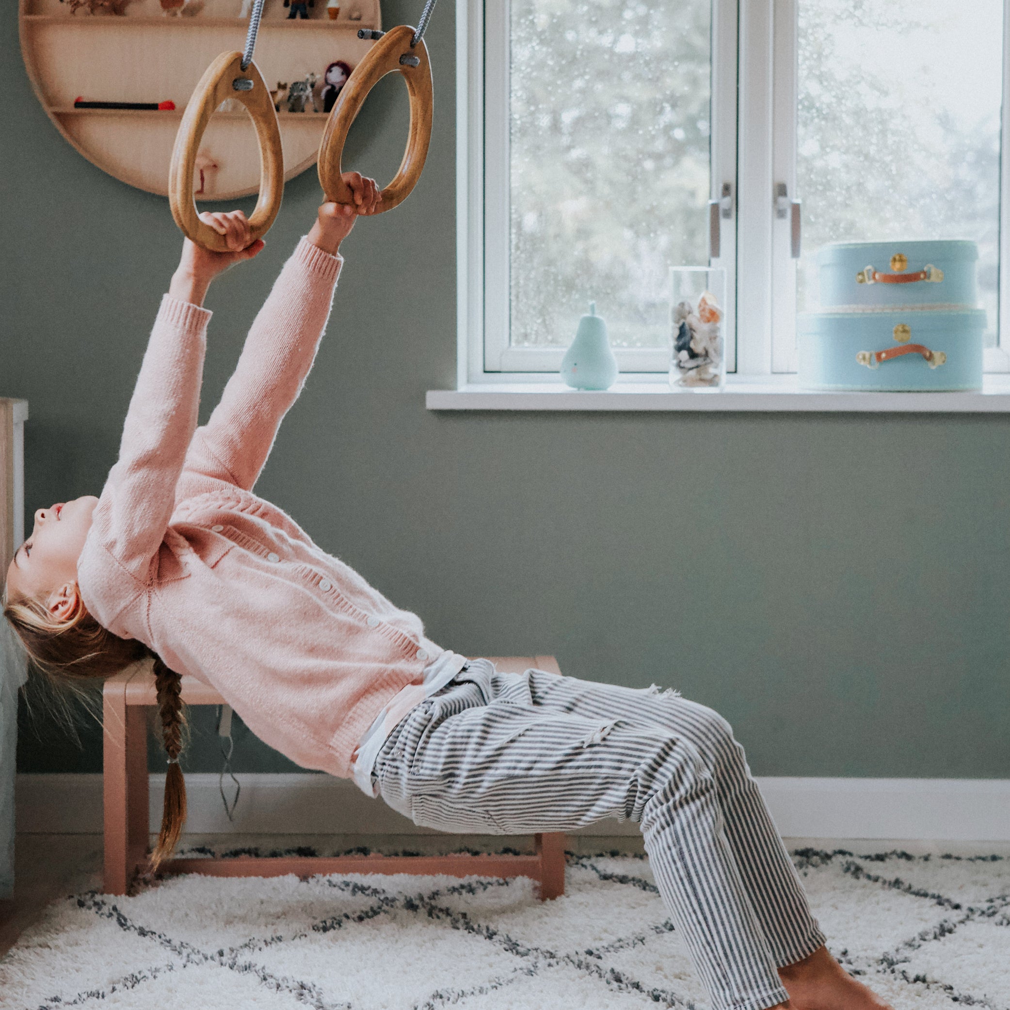 Lillagunga gymnastikringar, Ek - Svart