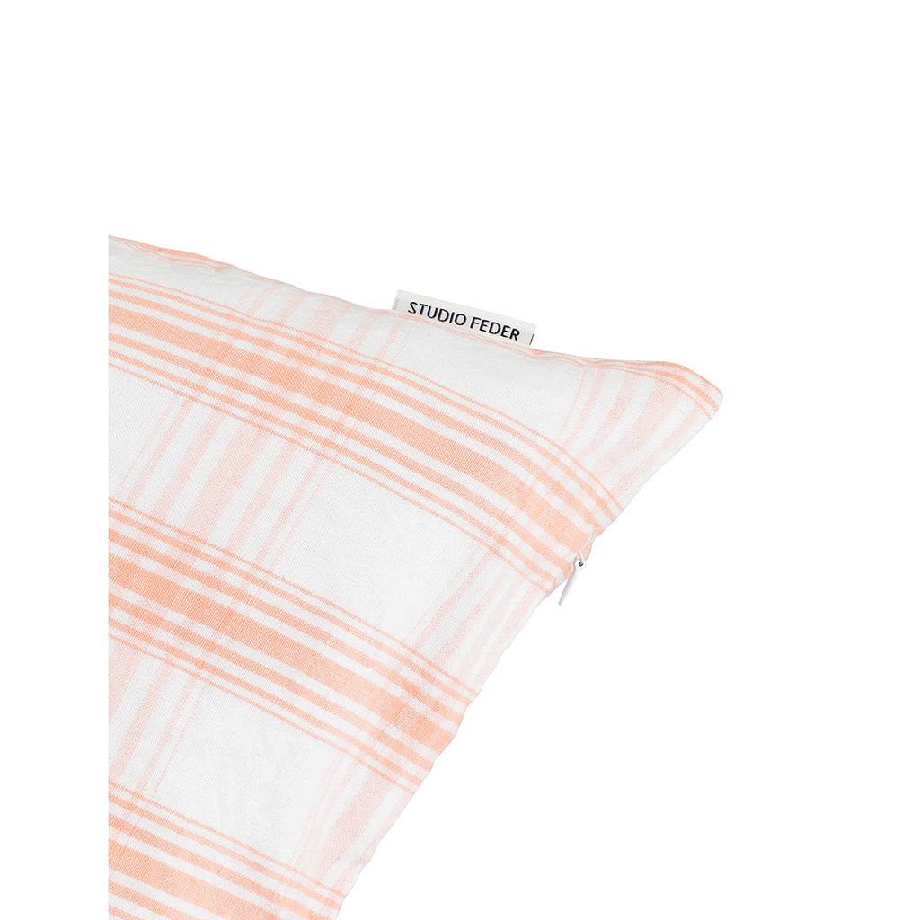 Studio Feder kudde, 40 x 60 cm - Pink Salt
