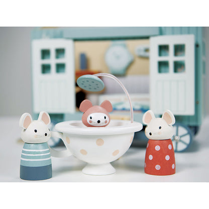 Tender Leaf, Dockhus - Musens Landstuga