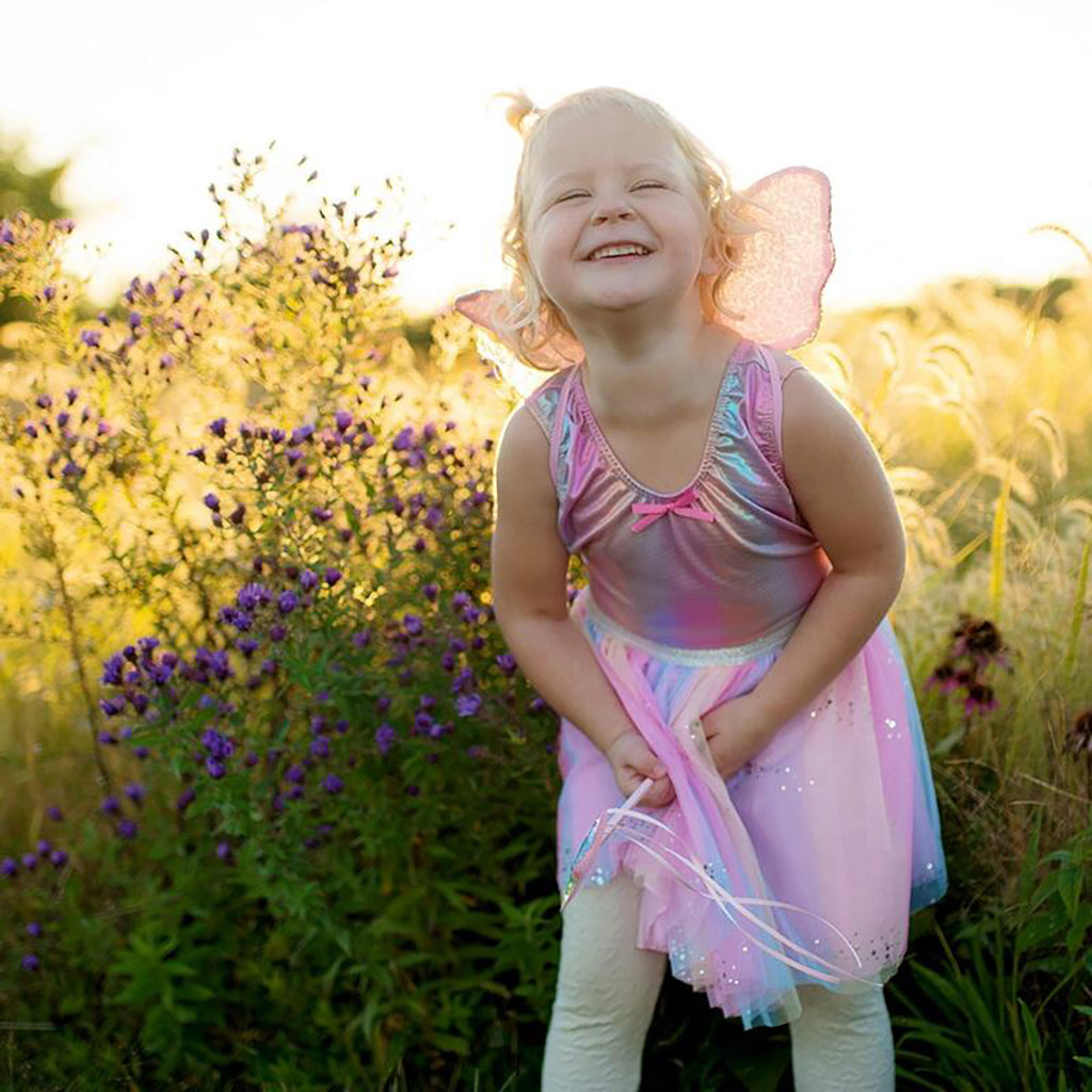 Great Pretenders utklädningskläder, Regnbågsfjärilskjol med vingar och stav - Str. 4-6 år