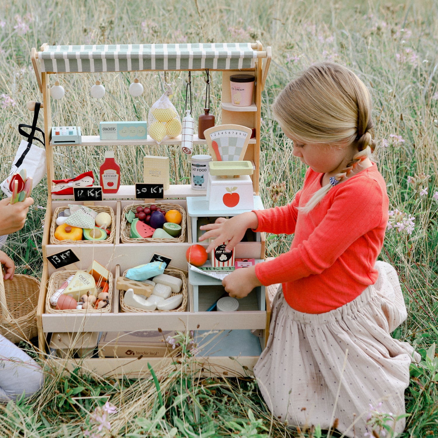 Tender Leaf, Marknadsstånd i trä